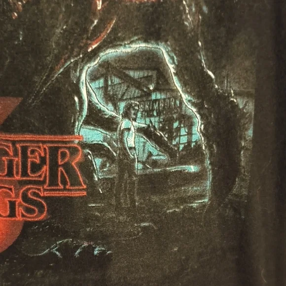 Stranger Things Netflix Season 3 Starcourt Mall Long Sleeve Shirt - Picture 7 of 9